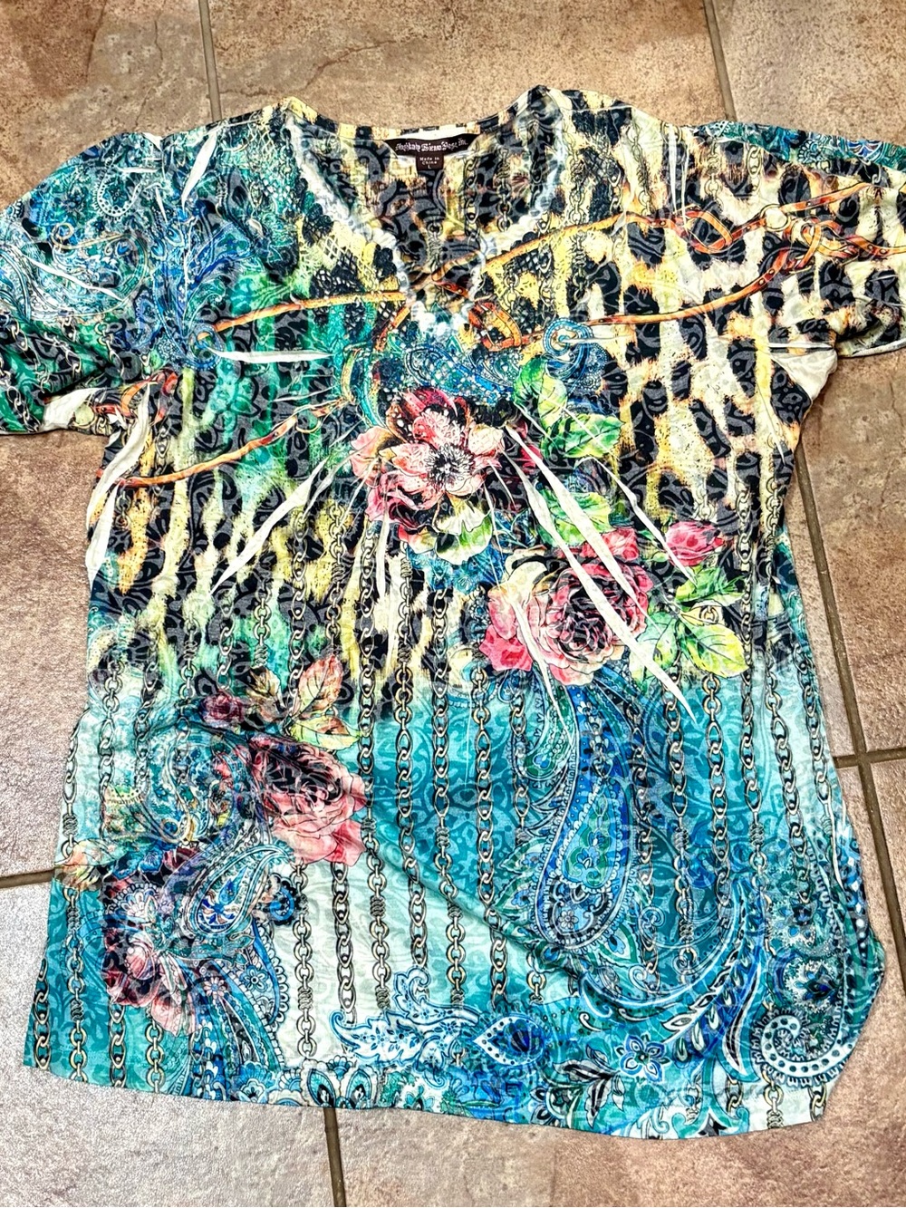 Women’s V-Neck Floral Paisley Short Sleeve Tee in Teal Multicolor-Large